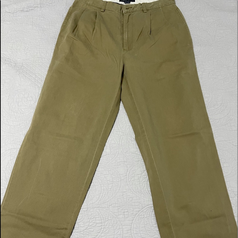 32/32 Ralph Lauren Pleated Chino’s